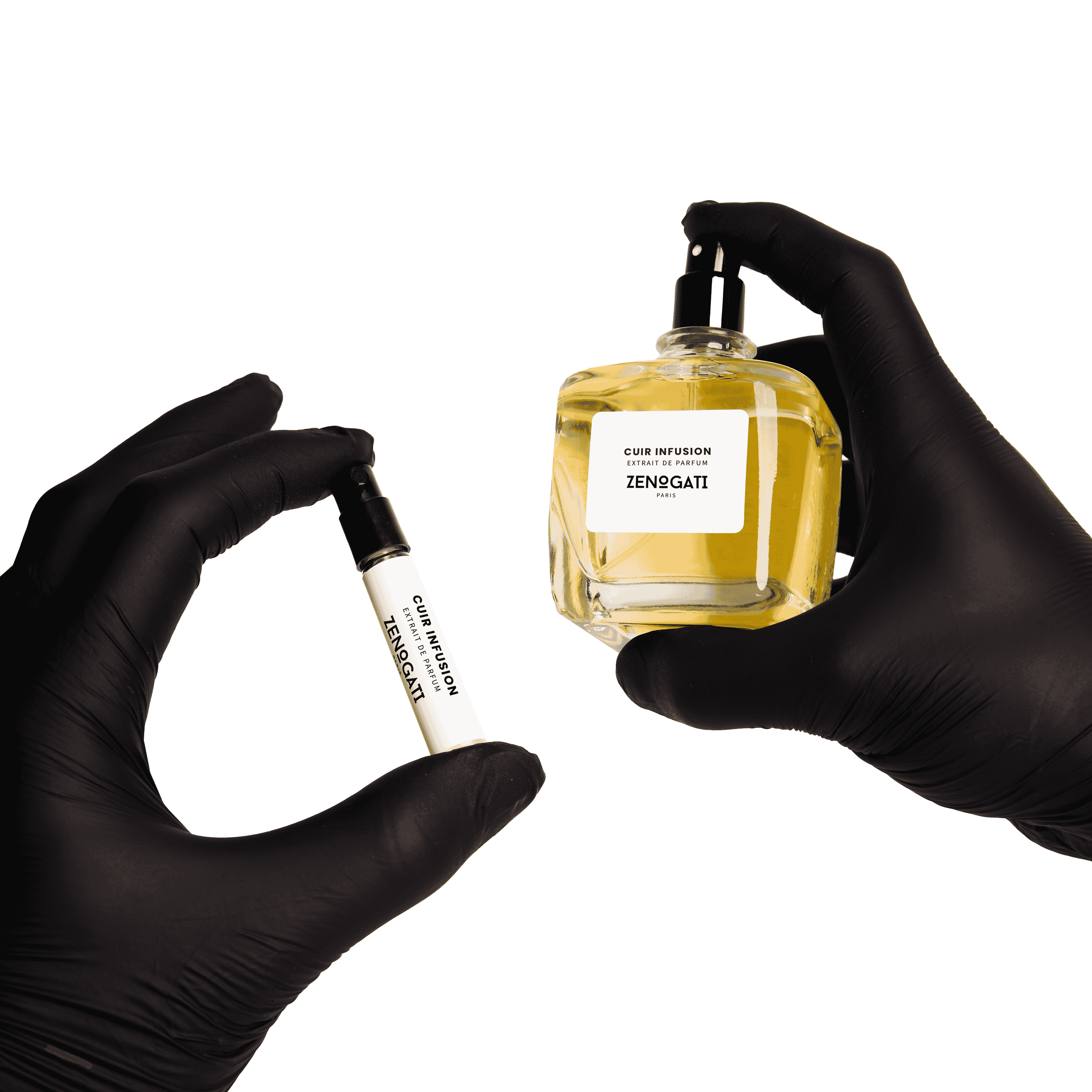 Flacon Cuir Infusion - Zenogati : Maison de Parfum tenu entre les doigts